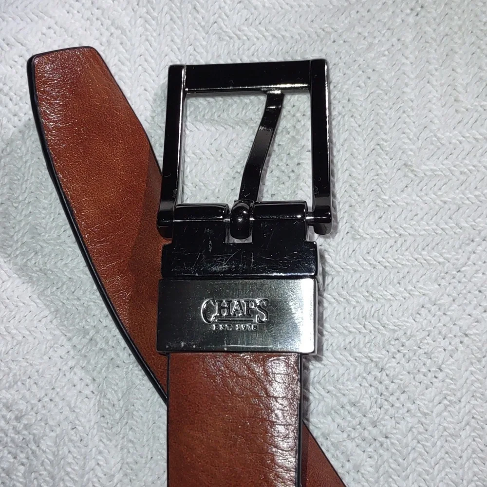Chaps Boys reversible belt, medium 26-28, very good condition